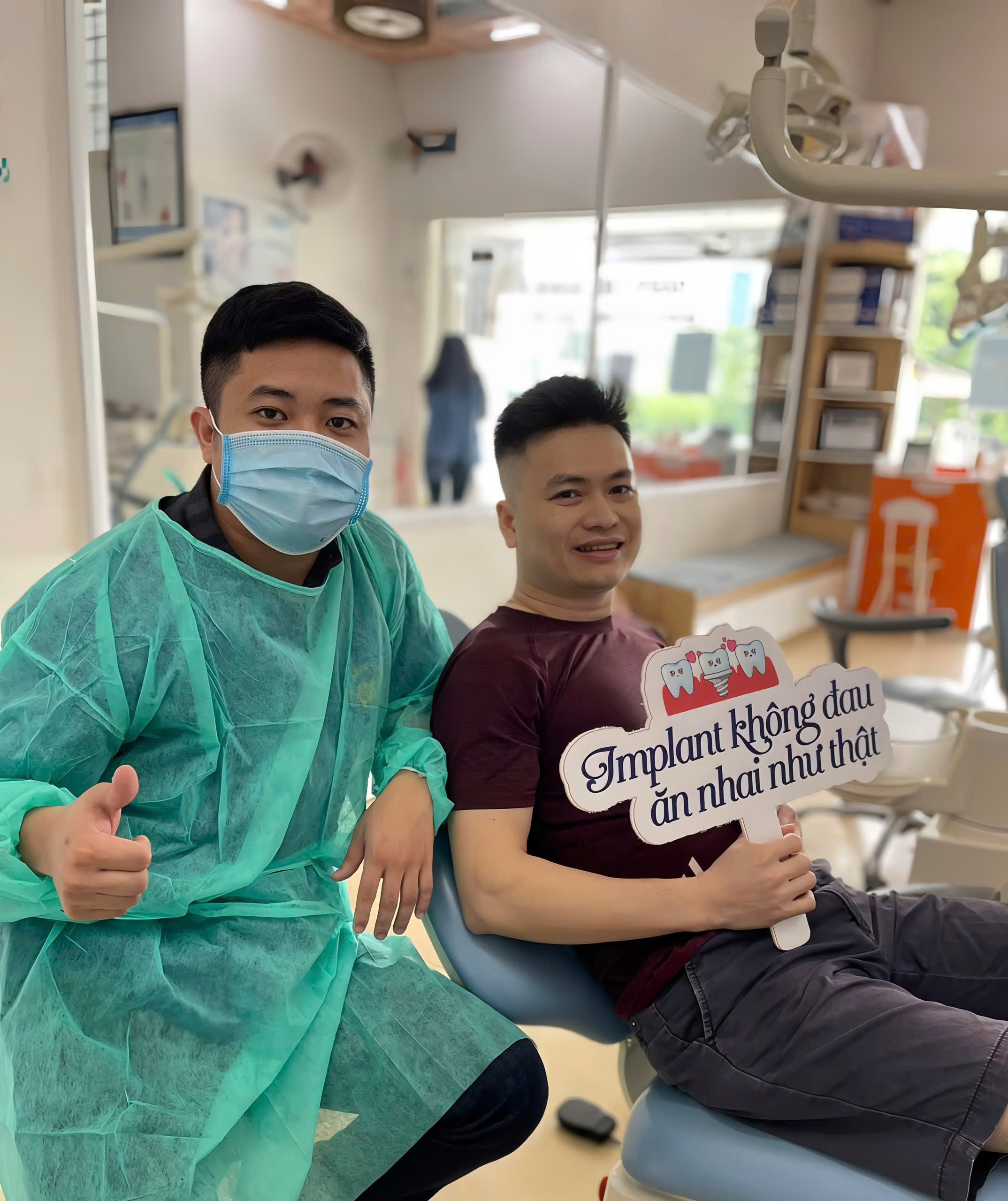 Khách hàng trồng răng Implant tại nha khoa Việt Pháp Quốc Oai